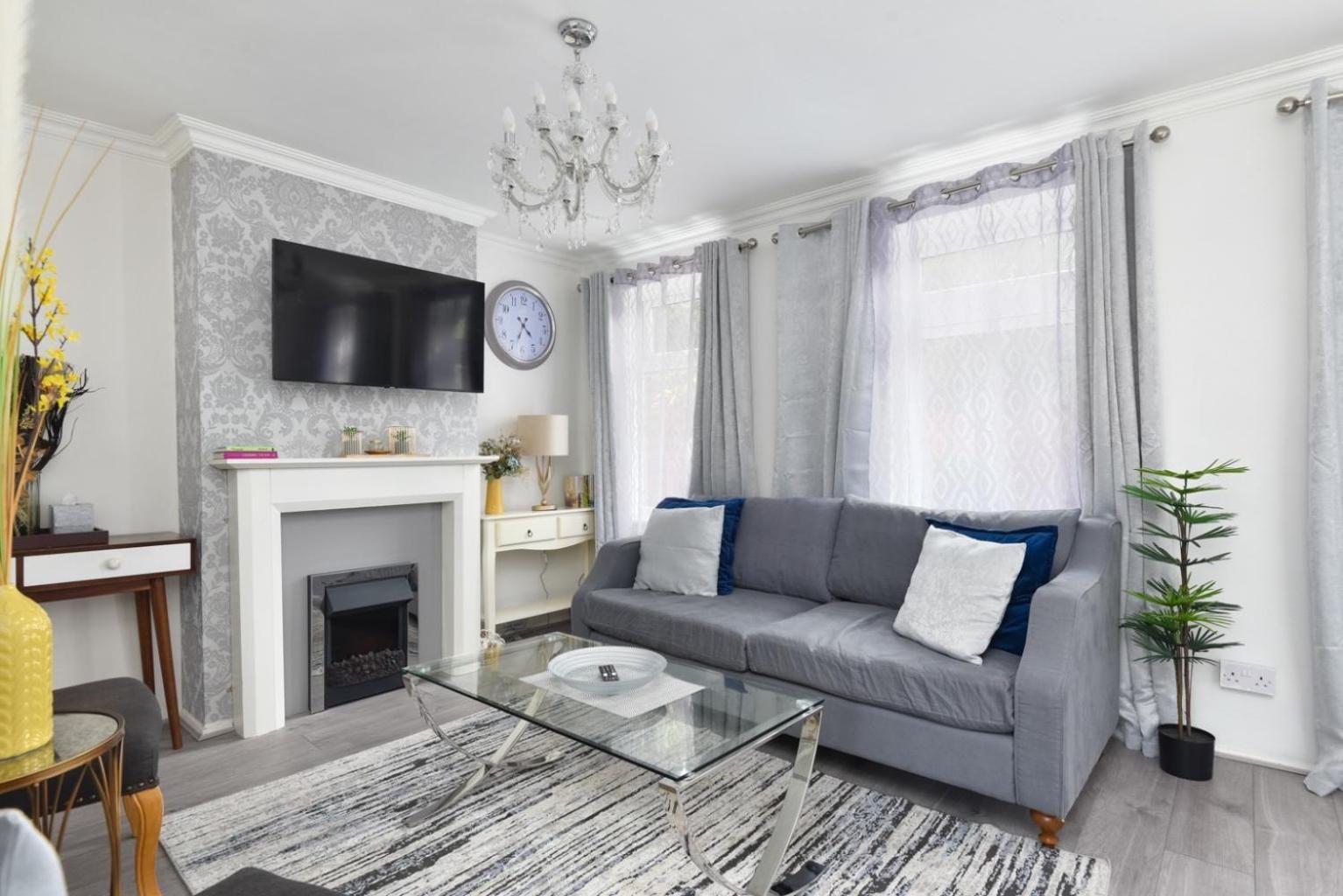 Suspire House Sleeps7-garden-bbq-coastal Retreat