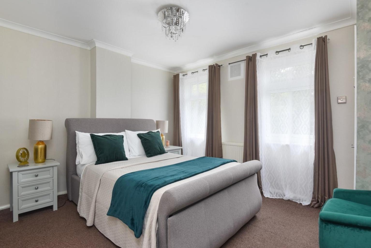 Suspire House Sleeps7-garden-bbq-coastal Retreat